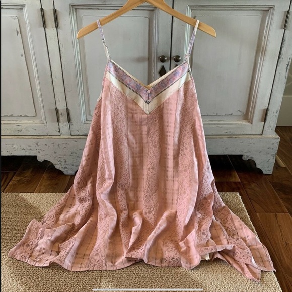 Tops - Boho Top soft Pink lace hankie hem bra strap sz S